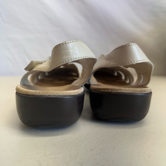 Clarks Bendables Leather Slingback Sandals Women’s 9M White Comfort Shoes - Picture 3 of 7